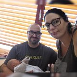 Alexandre et Aline Sierro et leur enfant Mathis, à l'hôpital de Sion.